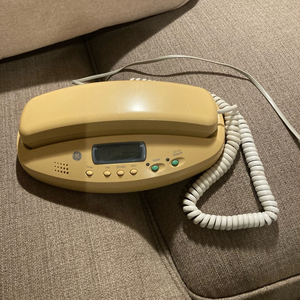 Telephone with connection cord